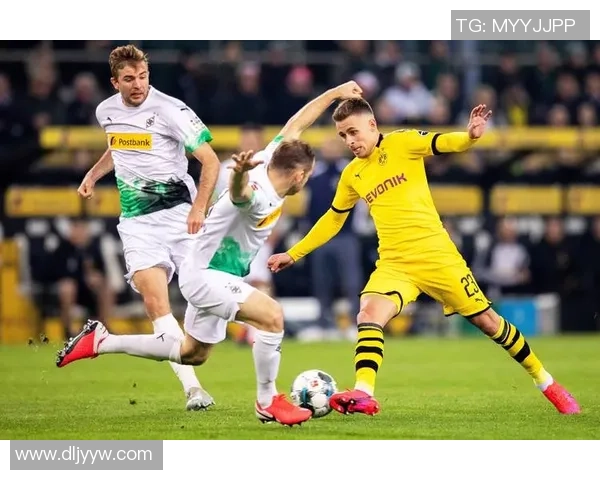 足球明星魅力无穷引发粉丝热爱与追随的心理探讨